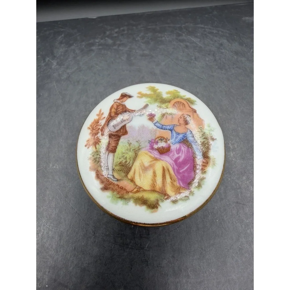💕🎨 Limoges Porcelain Classic Fragonard-Style Courting Couple Trinket Box 🌹✨